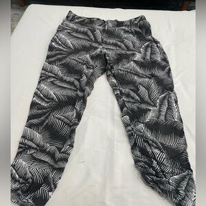 Gap white and black patterned pants